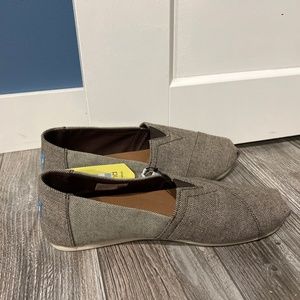TOMS - Never Worn